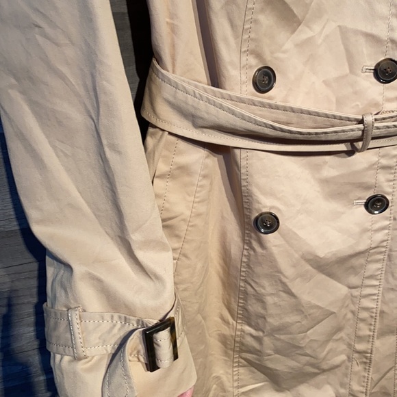 Banana Republic Classic Trench Coat • Size M • Tailored Double-Breasted - Picture 2 of 6